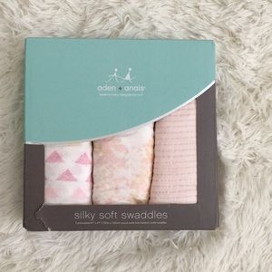 NWT| Aden and Anais swaddle baby girl blankets